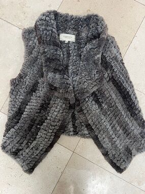 Gorgeous LIKE NEW Bagatelle Charcoal Gray Striped Faux Fur Vest Fits like SMALL